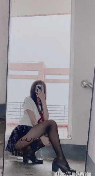 触摸女孩